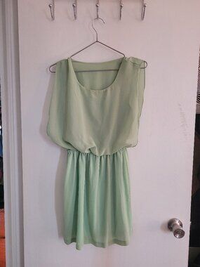Green sleeveless dress